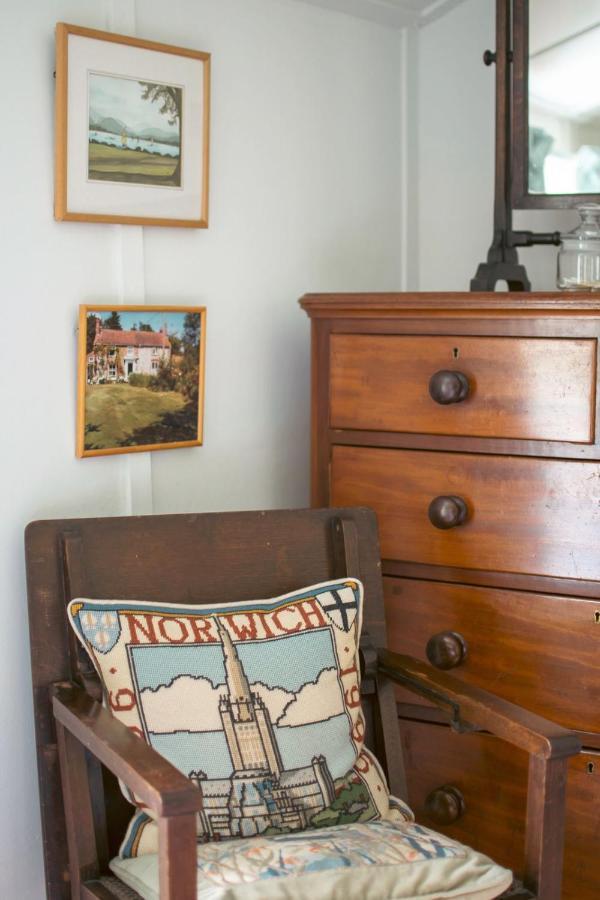 Adorable Two Bed Norfolk Broads Holiday Home - River Views With Moorings & Fishing Stalham Εξωτερικό φωτογραφία