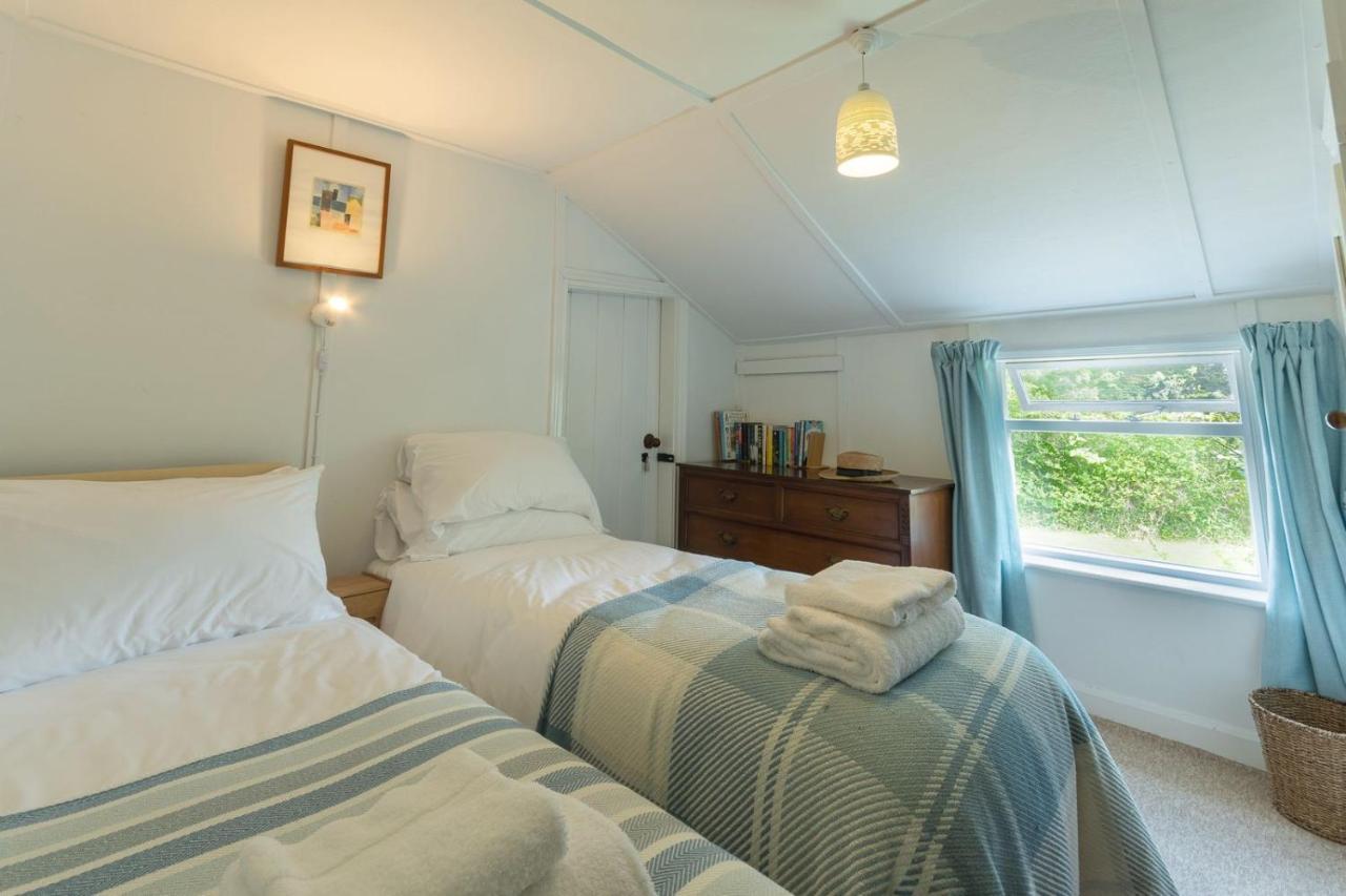 Adorable Two Bed Norfolk Broads Holiday Home - River Views With Moorings & Fishing Stalham Εξωτερικό φωτογραφία