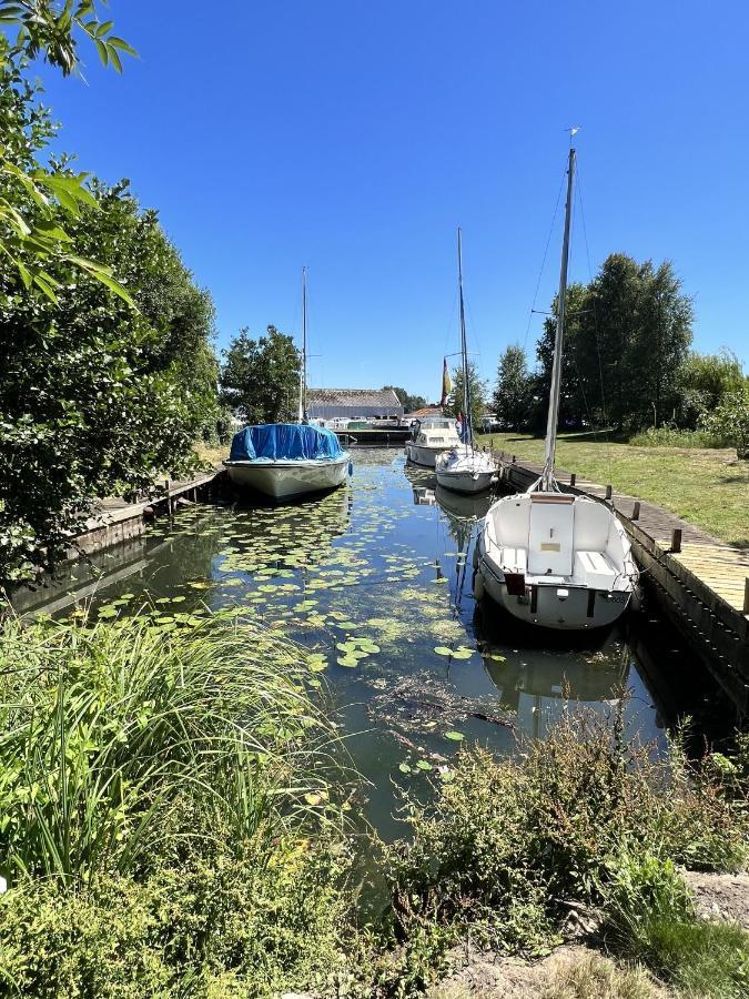 Adorable Two Bed Norfolk Broads Holiday Home - River Views With Moorings & Fishing Stalham Εξωτερικό φωτογραφία